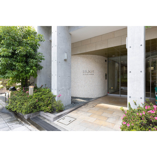 BRAVI南堀江のエントランス