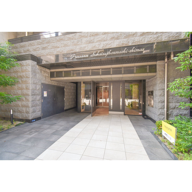 プレサンス堺筋本町駅前のエントランス