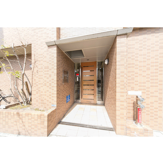 アーデン江坂のエントランス