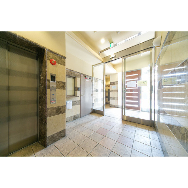 アーデン江坂の居間・リビング