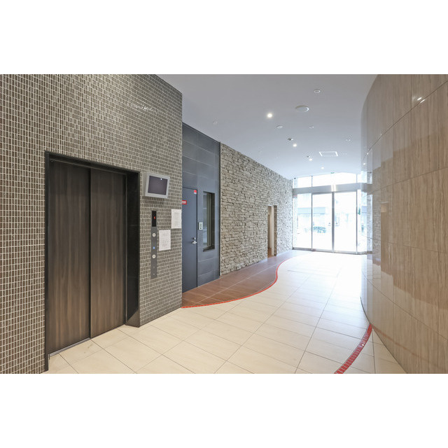 SERENiTE三宮の居間・リビング