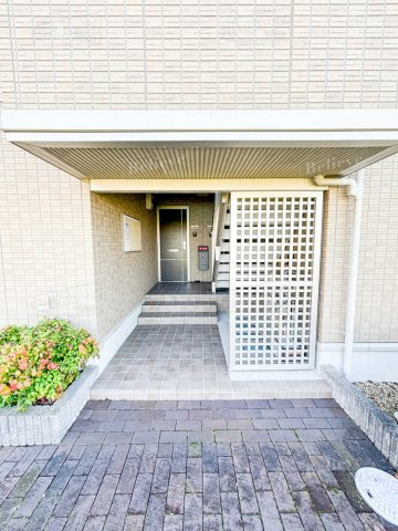 ブリエ B棟のエントランス|清潔なエントランス♪