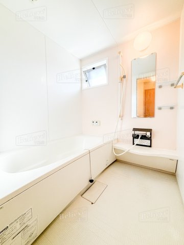 ブリエ B棟の浴室|追い焚き機能付きのお風呂です♪