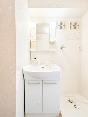 ブリエ B棟の洗面所|広い洗面スペースです★