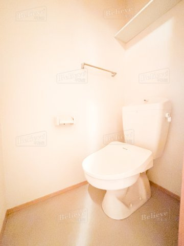 ブリエ B棟のトイレ|嬉しい温水洗浄便座付き♪