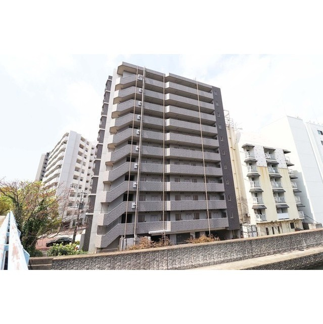 アスリート本町リバーウエストの外観