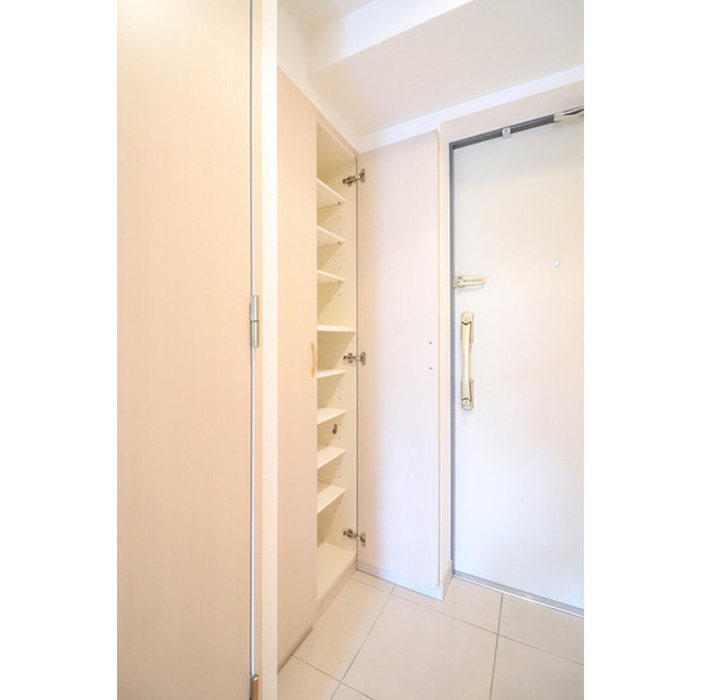 アスリート本町リバーウエストの玄関