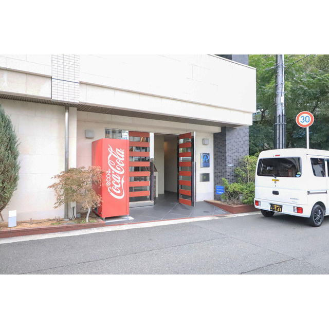 アスリート本町リバーウエストのエントランス