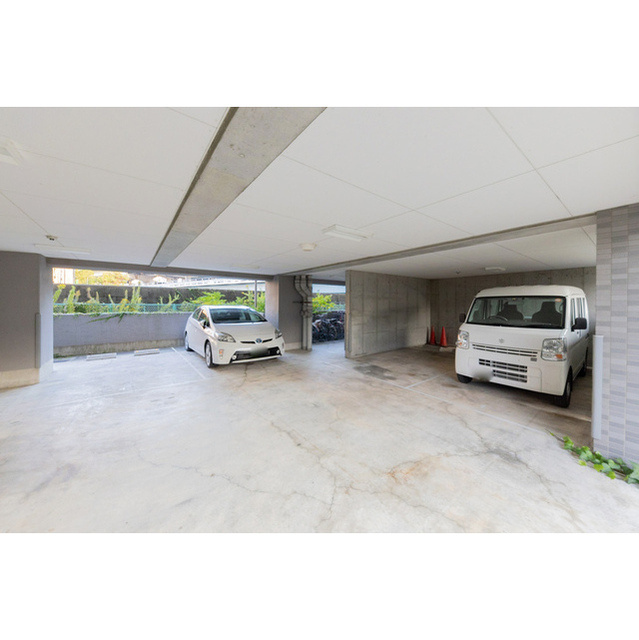 アスリート本町リバーウエストの駐車場