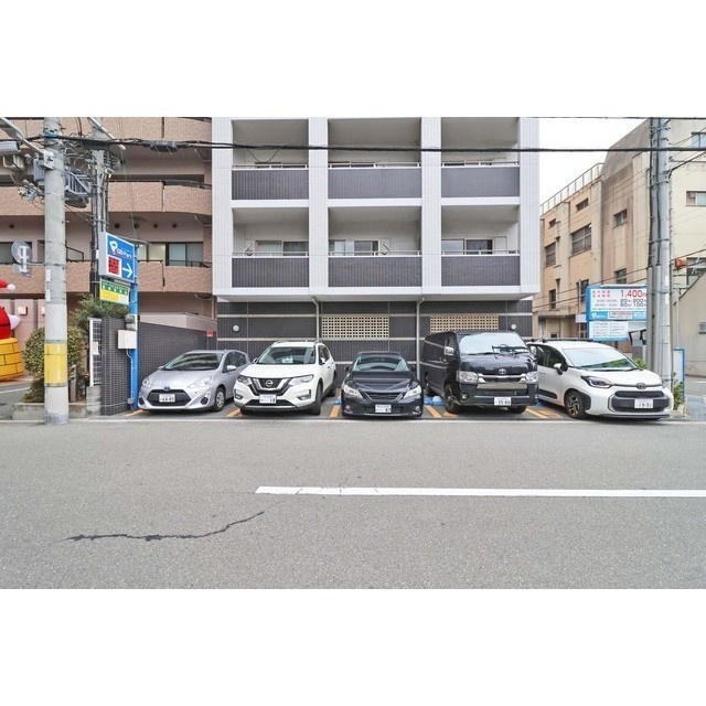 南堀江アパートメントシエロの駐車場