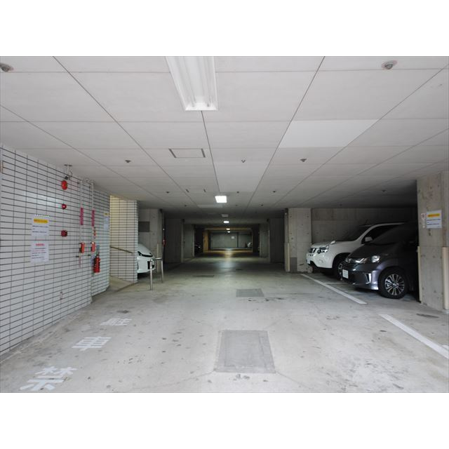 磯子台スカイマンションの駐車場