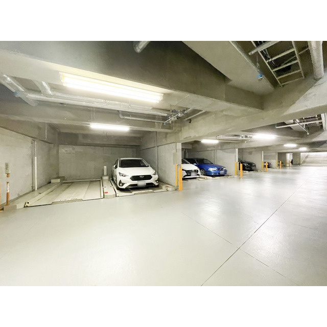 オーパスホームズ白山の駐車場