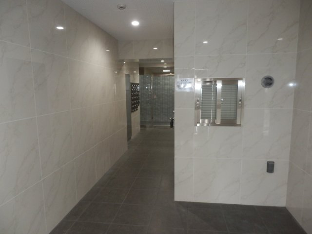 グランフォース谷在家のエントランス