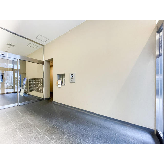 オーパスホームズ千駄木のエントランス