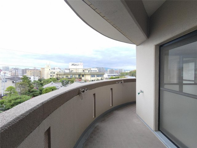 サングレード野中のバルコニー|落ち着いた時間を過ごせるバルコニーです