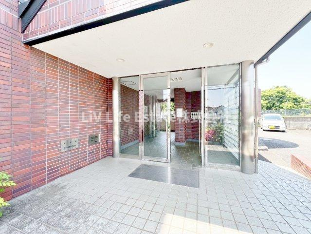 東村山市恩多町２丁目の賃貸マンションのエントランス