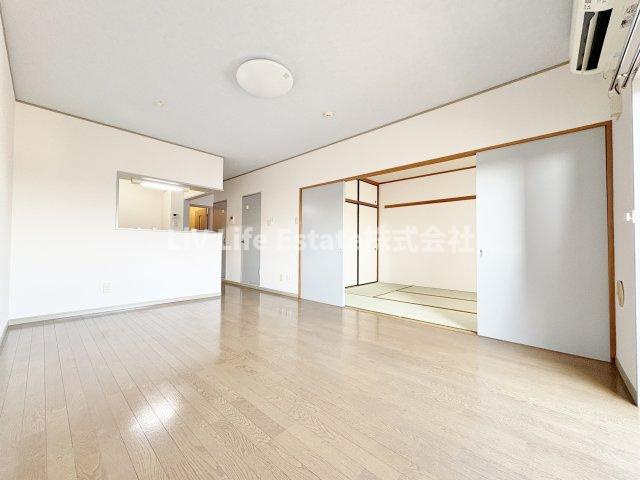 東村山市恩多町２丁目の賃貸マンションの居間・リビング