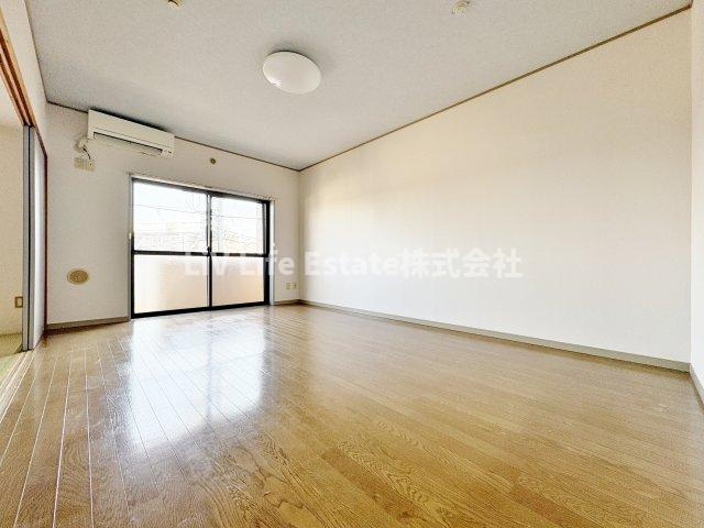 東村山市恩多町２丁目の賃貸マンションの居間・リビング