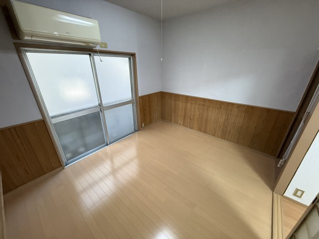 箕輪貸家の居間・リビング