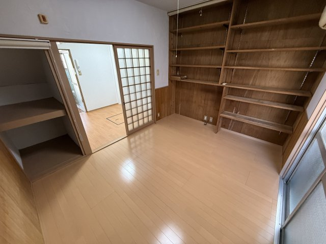 箕輪貸家の居間・リビング