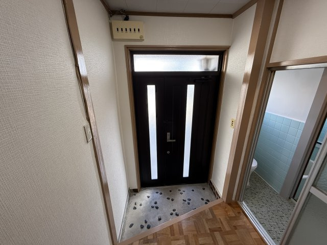 箕輪貸家の玄関