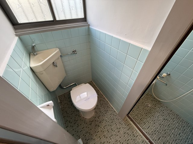 箕輪貸家のトイレ