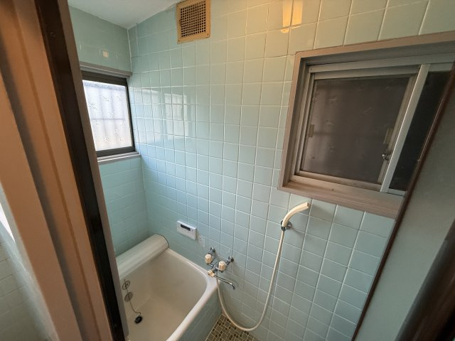 箕輪貸家の浴室