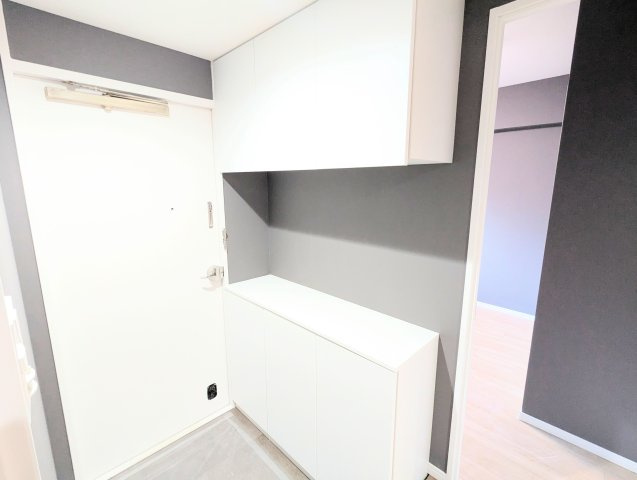 小豆沢パークファミリアA棟の玄関|大容量のシューズボックス付き