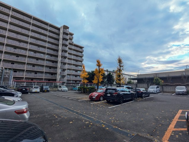 小豆沢パークファミリアA棟の駐車場|平置き駐車場※空き状況はお問合せください