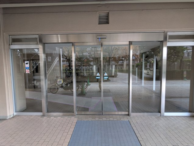小豆沢パークファミリアA棟のエントランス