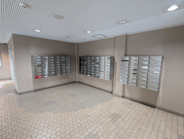 小豆沢パークファミリアA棟のエントランス|きれいに保たれたホール