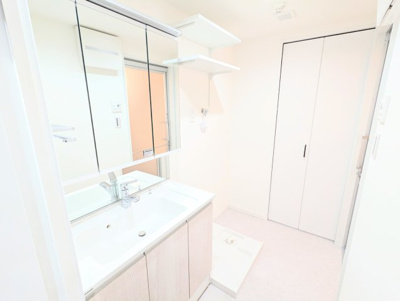 【独立洗面台】 | 小豆沢パークファミリアA棟 | ゆったりした洗面室