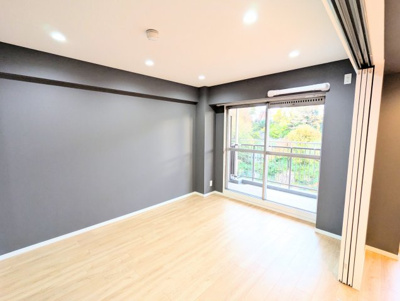 【洋室】 | 小豆沢パークファミリアA棟 | 南面で明るいリビング横の洋室