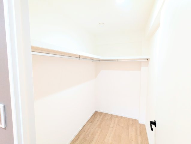小豆沢パークファミリアA棟の収納|広々したウォークイン付き