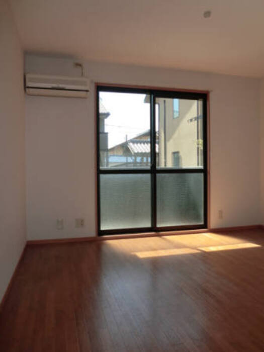 レクルスコート A棟の居間・リビング|明るい室内です☆