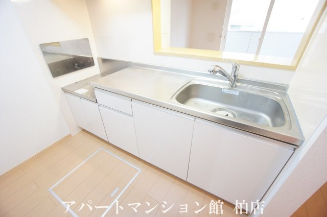 アルバシエロⅤのキッチン|※別号室参考写真です ※現況優先