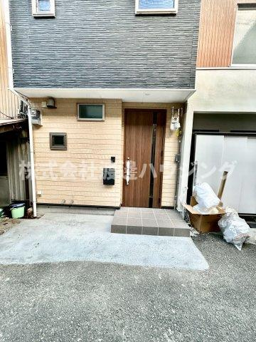 赤川1丁目テラスハウスのエントランス