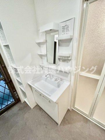 赤川1丁目テラスハウスの洗面所