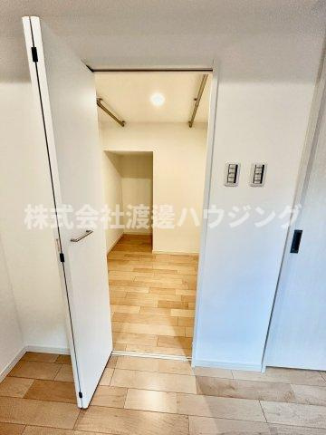 赤川1丁目テラスハウスの収納|ウォークインクローゼット付き