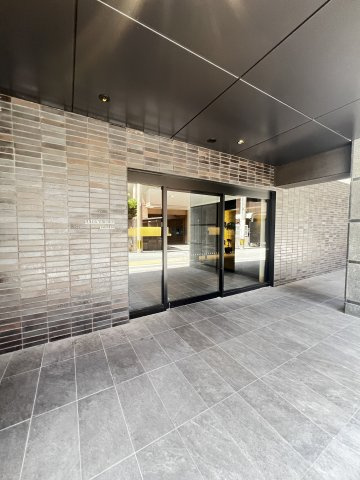 沙都和ビルのエントランス