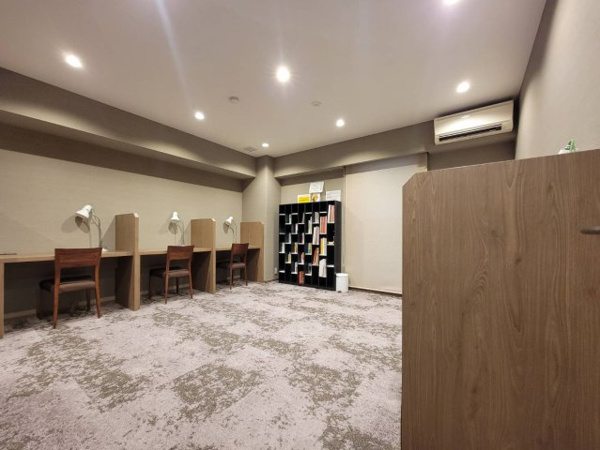 【その他共用部分】 | 【スタディールーム】ワークスペースとしても利用可能。隣接する応接室は、お打ち合わせなどに◎