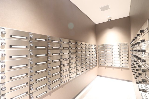 【設備】 | 【メールコーナー】シンプルで使い勝手の良い郵便受けです！きれいに管理されています。