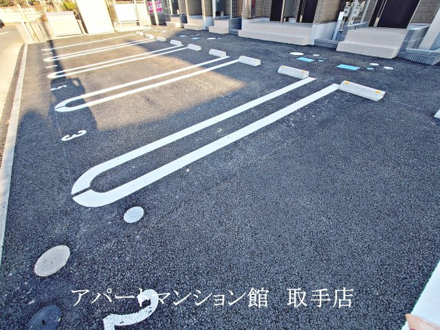 アリビオの駐車場