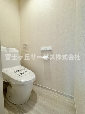 【トイレ】 | 静岡市駿河区中島 22期 新築一戸建て 4号棟 | 2Fトイレです
1Fにも同タイプのトイレがあります