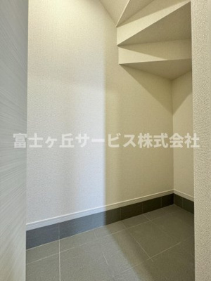 【収納】 | 静岡市駿河区中島 22期 新築一戸建て 4号棟 | 玄関にあるシューズクロークです
