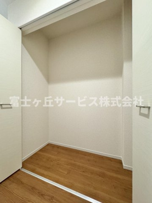【収納】 | 静岡市駿河区中島 22期 新築一戸建て 4号棟 | 玄関にある収納スペースです
