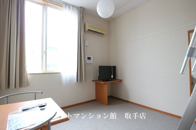 レオパレスカメリアの居間・リビング|画像3