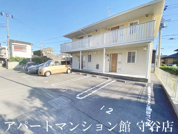 アルト守谷Bの駐車場