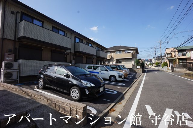 アモールⅤの駐車場