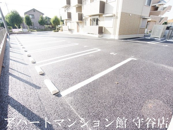 レスポワール.Mの駐車場